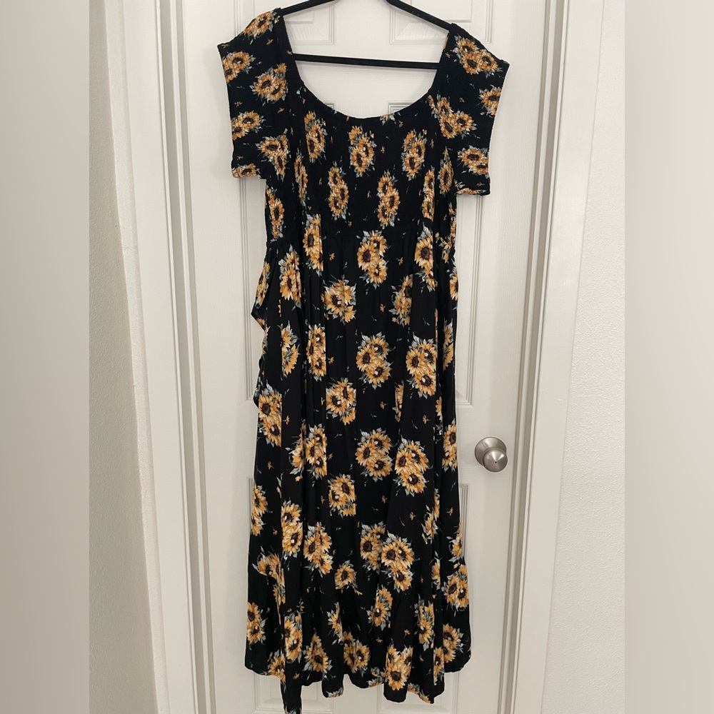 Torrid sunflower faux wrap dress, off the shoulder. Size 4